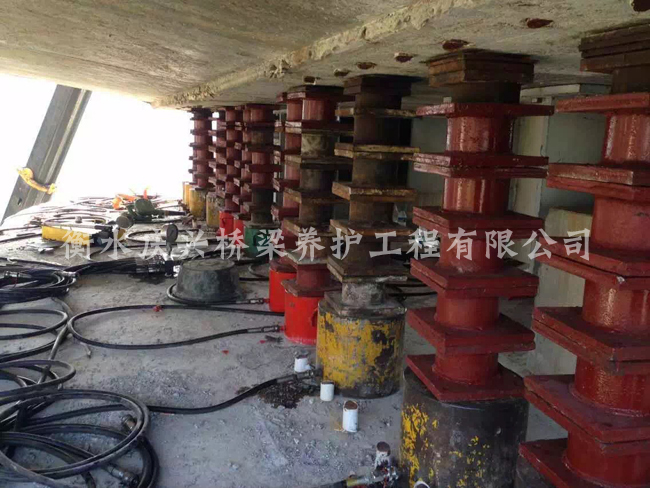 �������F��60000KN�B�m(x��)��֧����ƫ�{��