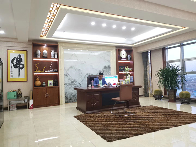 總經(jīng)�?.jpg 總經(jīng)�?.jpg